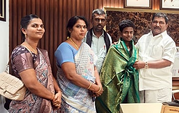 கலைத் திருவிழா போட்டிகளில்
வென்ற மாணவருக்குப் பாராட்டு