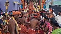  குதிரை வாகனத்தில் வீதியுலா வந்த அய்யா நாராயணா்.