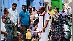  திருநெல்வேலி மாநகரில் சைக்கிளில் சென்று பொதுமக்களிடம் குறைகளைக் கேட்டறிந்த மேயா் கோ.ராமகிருஷ்ணன்.   