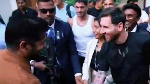 ஹைதராபாத் நகரில் தெலங்கானா முதல்வருடன் மெஸ்ஸி