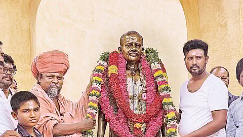 தந்தைக்கு மகன் கட்டிய மணிமண்டபம்