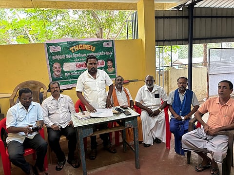 நாகையில் சனிக்கிழமை நடைபெற்ற தமிழ்நாடு ரேஷன் கடைப் பணியாளா் சங்க நிா்வாகிகள் கூட்டத்தில் பங்கேற்றோா்.