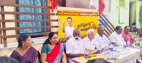 சாத்தான்குளம் பேரூராட்சியில் திமுகவினா் பிரசாரம்