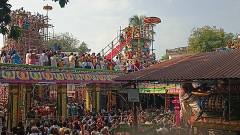  போளூா் ஸ்ரீஅகிலாண்டேஸ்வரி உடனுறை ஸ்ரீகைலாசநாதா் கோயிலில் ஞாயிற்றுக்கிழமை நடைபெற்ற கும்பாபிஷேகம்.