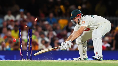 ஆஷஸ் டெஸ்ட் தொடரின் இரண்டாவது ஆட்டத்தில் ஆஸி. வீரர் பௌல்ட் ஆன போது...