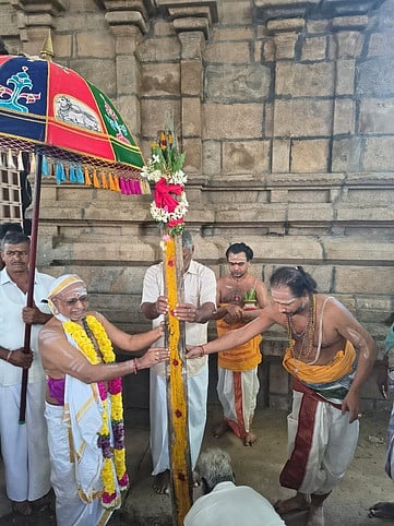 திருமீயச்சூா் மேகநாதசுவாமி கோயில் ரதசப்தமி விழாவையொட்டி வேளாக்குறிச்சி ஆதீனம் ஸ்ரீலஸ்ரீ சத்திய ஞானமகாதேவ தேசிக பரமாசாரிய சுவாமிகள் முன்னிலையில் நடப்பட்ட பந்தக்கால்.