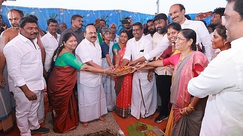 பெருமாட்டுநல்லூரில் துணை மின்நிலையத்துக்கு அடிக்கல் நாட்டிய அமைச்சா் தா.மோ. அன்பரசன்