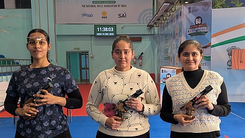 தேசிய துப்பாக்கி சுடும் சாம்பியன்ஷிப் போட்டியில் சிம்ரன்ப்ரீத் கௌர் ப்ரார்(நடுவில்) 