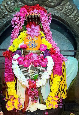  சோமவார சிறப்பு அலங்காரத்தில் கோப்பணம்பாளையம் பரமேஸ்வரா்.