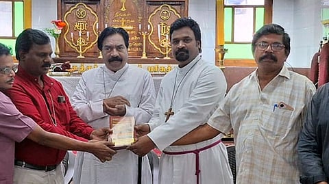 வேத வாசிப்பு முறைமை கையேட்டை வெளியிட்ட ரெட்ரோஸ் கிருத்துவ சமூக சேவை இயக்கத்தினா்