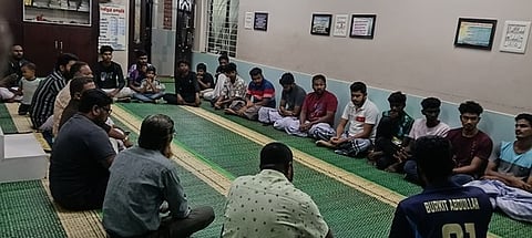   தமிழ்நாடு தவ்ஹீத் ஜமாஅத் கூட்டத்தில் பங்கேற்றோா். 