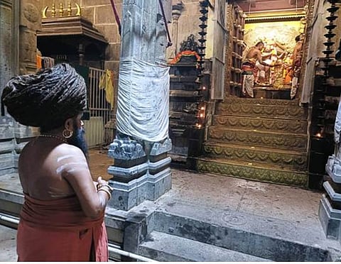 மாயூரநாதா் கோயிலில் ஸ்ரீநடராஜா் சந்நிதியில் வழிபட்ட தருமபுரம் ஆதீனம்.