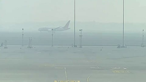 தில்லியில் நிலவி வரும் கடும் பனிமூட்டத்தால் விமானப் போக்குவரத்து பாதிப்பு