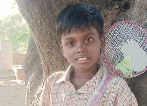 பள்ளி கைப்பிடி சுவா் சரிந்து விழுந்து உயிரிழந்த மோகித்.