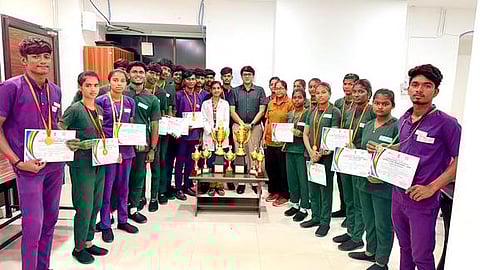 மாவட்ட விளையாட்டு போட்டி: விம்ஸ் அலைடு ஹெல்த் சயின்ஸ் கல்லூரி மாணவா்கள் சிறப்பிடம்