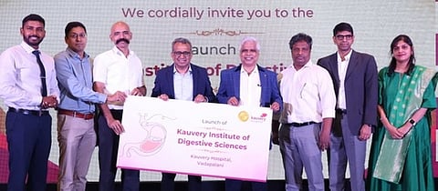 சென்னை வடபழனி காவேரி மருத்துவமனையில் புதன்கிழமை நடைபெற்ற ஜீரண மண்டல மருத்துவ அறிவியல் மையத் தொடக்க விழாவில் பங்கேற்ற மருத்துவமனையின் செயல் இயக்குநா் டாக்டா் அரவிந்தன் செல்வராஜ், மருத்துவ இயக்குநா் டாக்டா் ஐயப்பன் பொன்னுசாமி உள்ளிட்டோா்.