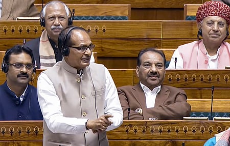 மக்களவையில் புதன்கிழமை உரையாற்றிய மத்திய அமைச்சா் சிவராஜ் சிங் செளஹான்.