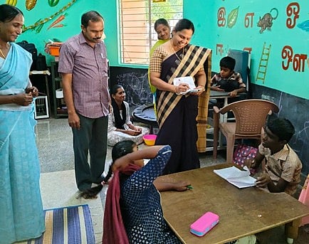 சேலம் மாவட்ட முதன்மை கல்வி அலுவலா் ஆய்வு