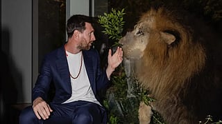 சிங்கத்துடன் கோட் மெஸ்ஸி