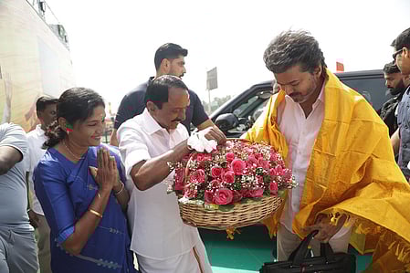 செங்கோட்டையன் - விஜய்