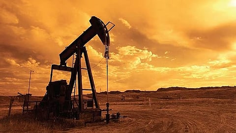 கச்சா எண்ணெய் விலை 4 ஆண்டுகளில் இல்லாத திடீர் குறைவு! ஏன்?