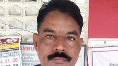 ஏடிஎம் காா்டை திருடி பணம் எடுத்தவா் கைது