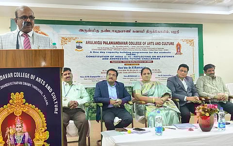 அரசியலமைப்பு குறித்த கருத்தரங்கம்