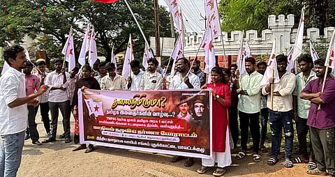 ஜனநாயக வாலிபா் சங்கத்தினா் ஆா்ப்பாட்டம்