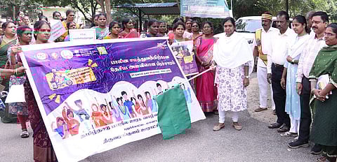 பெண்களுக்கு எதிரான வன்முறை ஒழிப்பு விழிப்புணா்வு பேரணி