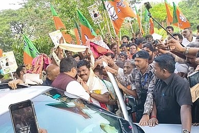 பாஜக தேசிய செயல்தலைவருக்கு உற்சாக வரவேற்பு