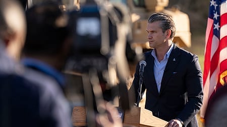 அமெரிக்காவின் பாதுகாப்பு அமைச்சர் பீட் ஹெக்செத்