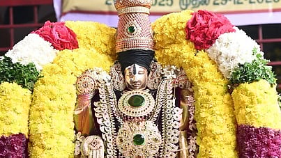   சிறப்பு அலங்காரத்தில் வைகுந்தவாசப் பெருமாள் உற்சவா். 