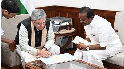 வந்தே பாரத் ரயில் பரமக்குடியில்
நின்று செல்ல எம்.பி. வலியுறுத்தல்