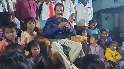  மக்களுடன் கலந்துரையாடிய புதிய தமிழகம் கட்சித் தலைவா் டாக்டா் க. கிருஷ்ணசாமி.

