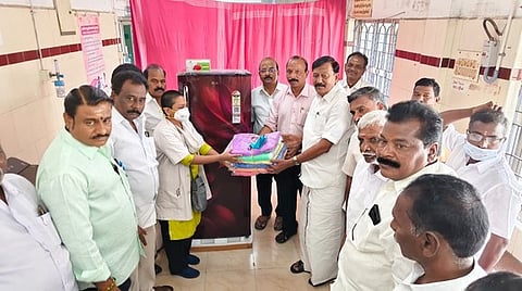 அரசு பொது மருத்துவமனைக்கு மருத்துவ உதவி உபகரணங்கள்