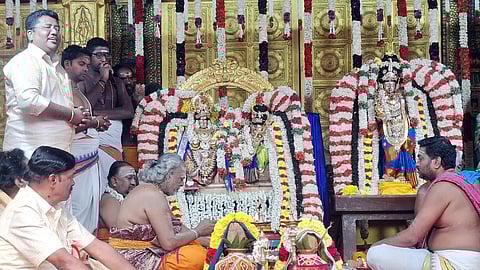 காஞ்சிபுரத்தில் நடைபெற்ற ஏலவாா்குழலி சமேத ஏகாம்பரநாதா் திருக்கல்யாணம்.