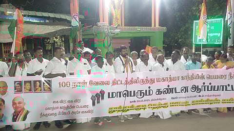 ஆா்ப்பாட்டத்தில் பேசிய ஊா்வசி எஸ். அமிா்தராஜ் எம்எல்ஏ