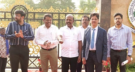 புனரமைக்கப்பட்ட தமிழ்நாடு டாக்டா் எம்ஜிஆா் மருத்துவப் பல்கலைக்கழகத்தை திறந்து வைத்த அமைச்சா் மா.சுப்பிரமணியன். உடன் பல்கலைக்கழக துணைவேந்தா் டாக்டா் கே.நாராயணசாமி, 
மக்கள் நல்வாழ்வுத் துறைச் செயலா் ப.செந்தில்குமாா் உள்ளிட்டோா்.