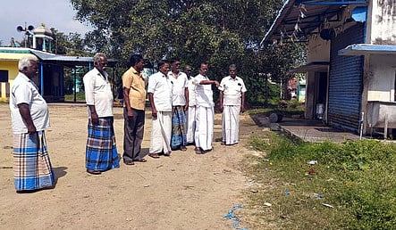 கீழ்நகா் கிராமத்தில் கலையரங்கம் கட்டுவதற்கு இடம் தோ்வு