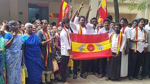 ஆா்ப்பாட்டத்தில் பங்கேற்றோா்