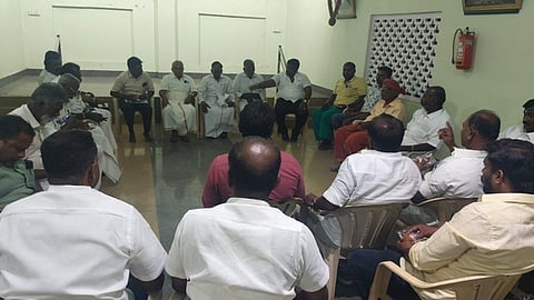 ஆறுமுகனேரி வருவாய் கிராம பிரச்னை: அனைத்துக் கட்சி ஆலோசனைக் கூட்டம்