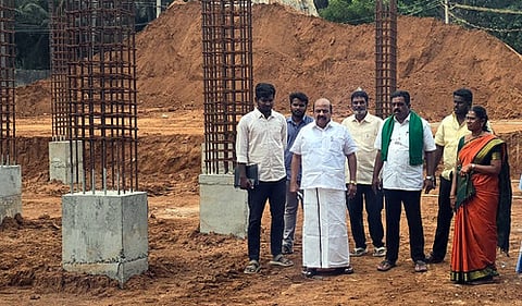 மாதனூா் ஊராட்சி ஒன்றிய அலுவலக கட்டட கட்டுமானப் பணியை ஆய்வு செய்த எம்எல்ஏ அ.செ. வில்வநாதன்.