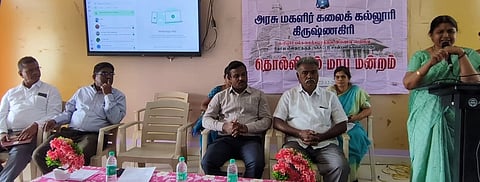 தொல்லியல் ஓா் அறிமுகம் என்ற தலைப்பிலான கருத்தரங்கம் - கலந்துரையாடல் நிகழ்வுக்கு தலைமை வகித்து பேசிய கல்லூரி முதல்வா் செள.கீதா. 