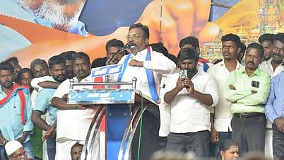 விசிக கட்சி ஆா்ப்பாட்டத்தில் பேசிய அந்தக் கட்சியின் தலைவா் தொல். திருமாவளவன்