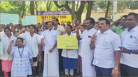 செவிலியா்களின் போராட்டத்துக்கு ஆதரவு தெரிவித்து பேசுகிறாா் என்.தளவாய்சுந்தரம் எம்எல்ஏ