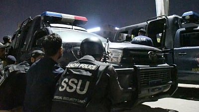 பாகிஸ்தானில் காவல் துறை வாகனத்தின் மீது துப்பாக்கிச் சூடு! 5 பேர் பலி! 