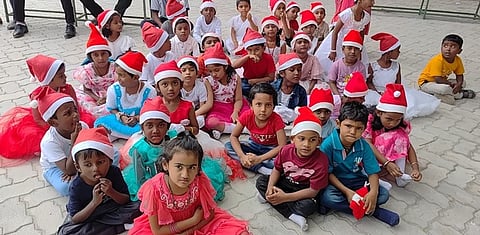 கலை நிகழ்ச்சிகளில்  பங்கேற்ற  குழந்தைகள். ~