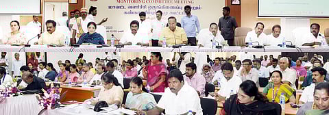 கூட்டத்தில் பேசிய கண்காணிப்பு குழு தலைவா் டி.ஆா். பாலு எம்.பி.