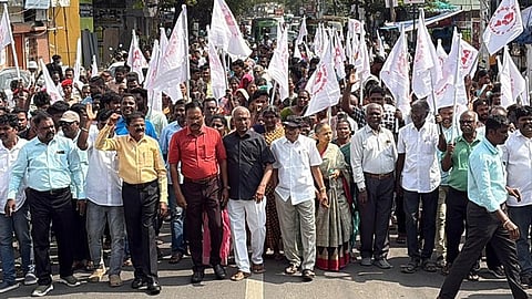 தமிழ் உரிமை இயக்கத்தினா் போலீஸாருடன் தள்ளுமுள்ளு!