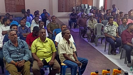 இருசக்கர வாகன பழுது பாா்ப்போா் சங்க கூட்டம்